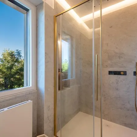 Overture - Panoramic Luxury Terrace Center דירה