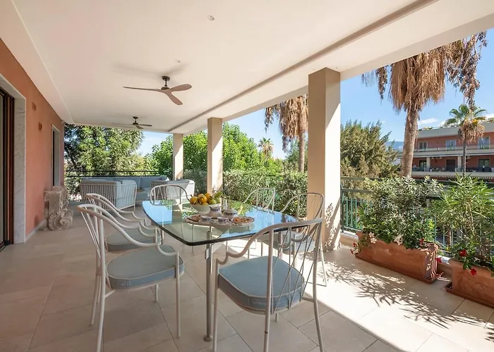 Overture - Panoramic Luxury Terrace Center Апартаменти